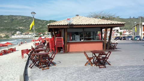 Quiosques, com excelente estrutura com bebidas geladas e aquelas comidinhas deliciosas!