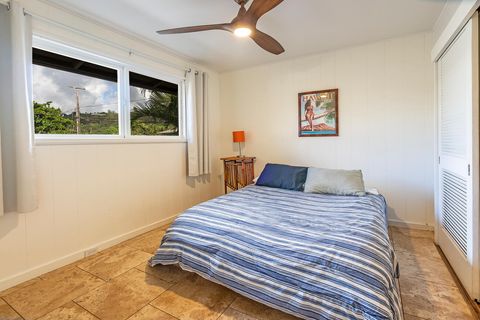 Futon Room with Queen size bed 