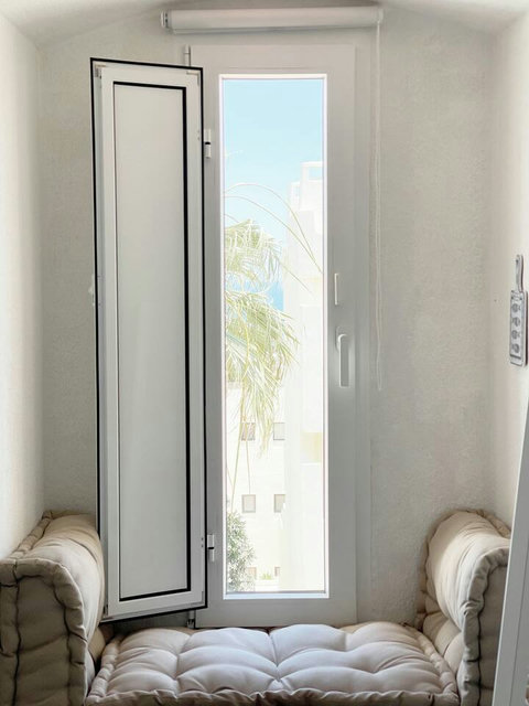 Studio: Reading corner with lid window with seaview.