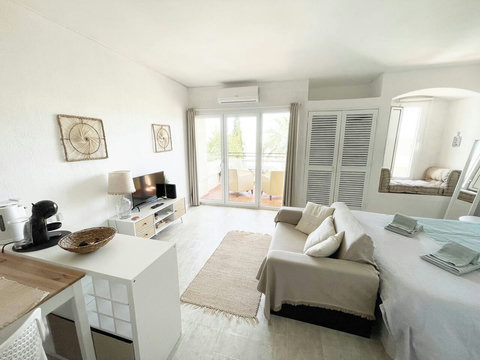 Studio: Entry view to room.