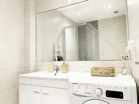 Bathroom: Front view to basin