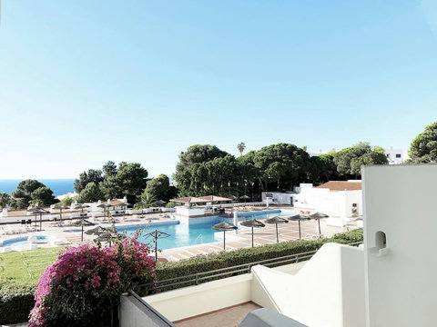 Pool: View from between blocks