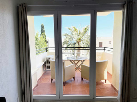 Studio: Front view to balcony.