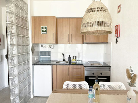 Kitchen: Front view.