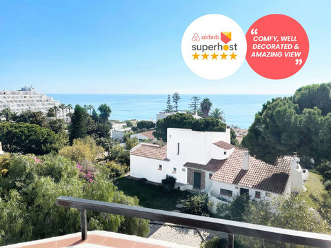 Balcony: Ocean and beach view