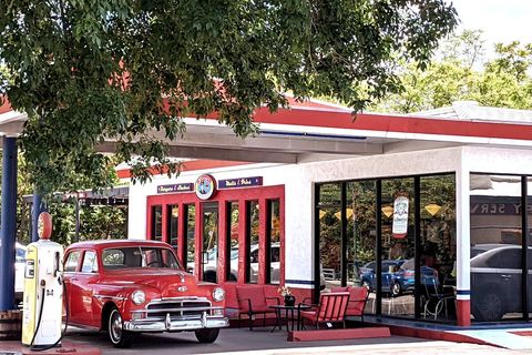 We are just three miles from Oldtown Cottonwood, where you'll find numerous restaurants, tasting rooms, and funky shops along Main Street.