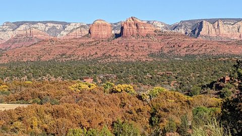 Just 20 minutes from the beautiful Fall hikes in Sedona.