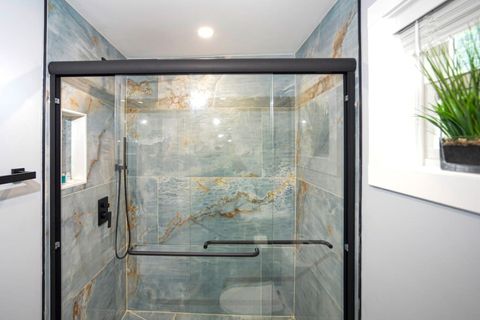 Full Bathroom 1