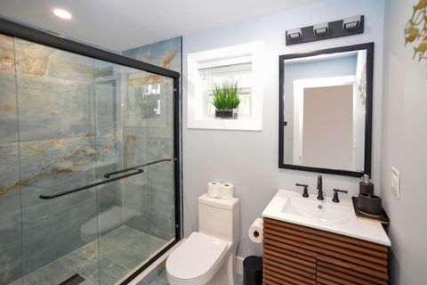 Full Bathroom 1