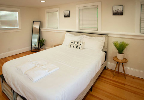 Master Bedroom With Queen