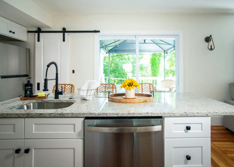 Kitchen Island Sink & Dishwasher