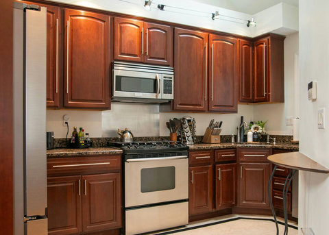 Full kitchen