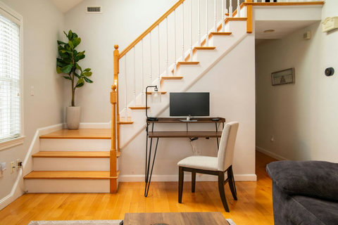 Computer station