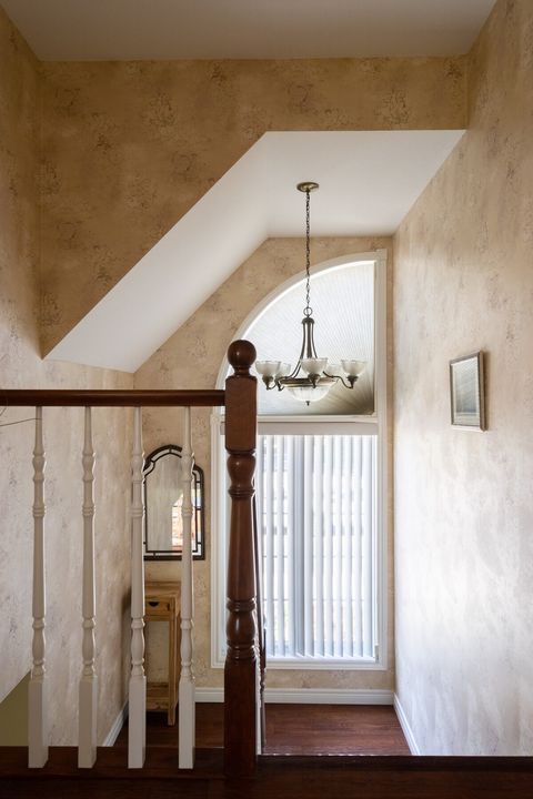 Staircase (Upstairs)