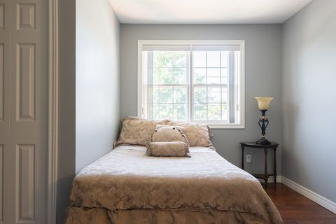 Second Bedroom (Upstairs)