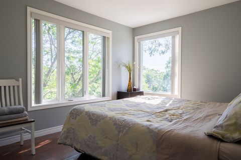 Master Bedroom (Upstairs) with King Size Bed and Views of Twelve Mile Creek 