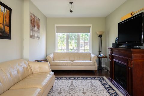 Living Room with Cable TV (Bell Fibe)