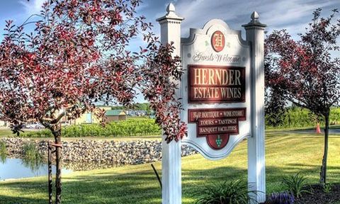 Hernder Estate Wines - 8 min. drive - https://www.hernder.com/