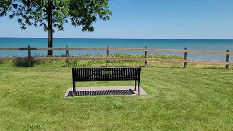 Whittaker Park on Lake Ontario (1-Minute Walk)