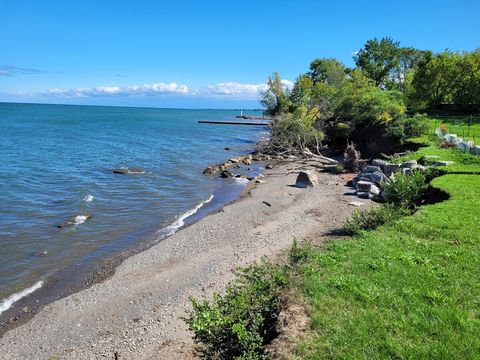 Beach @ Whittaker Park - 2 Minute Walk
