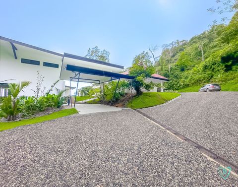 Serene Retreat: Bright room with stunning views, perfect for relaxation and morning coffee!