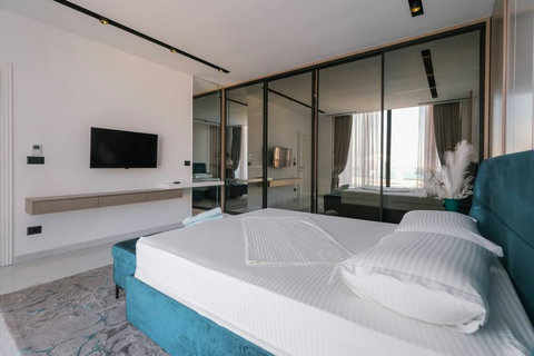 Bedroom 1 with a king bed (Ground floor)