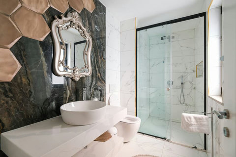 Bathroom 3 (Ensuite to bedroom 3 | First floor)