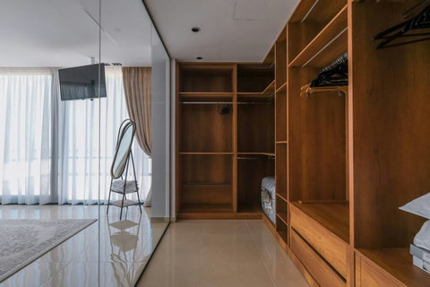 Bedroom 3 with a king bed (First floor)