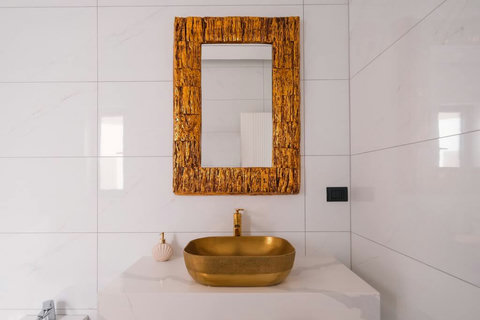 Bathroom 1 details (Ground floor)