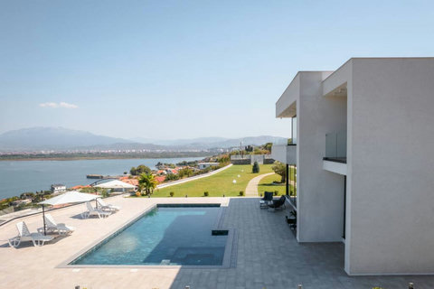 View of the villa (West)