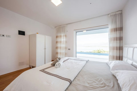 Bedroom 4 - Double room (King size | Ground floor)