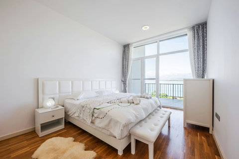 Bedroom 1 - Double Room (King Size | First Floor)