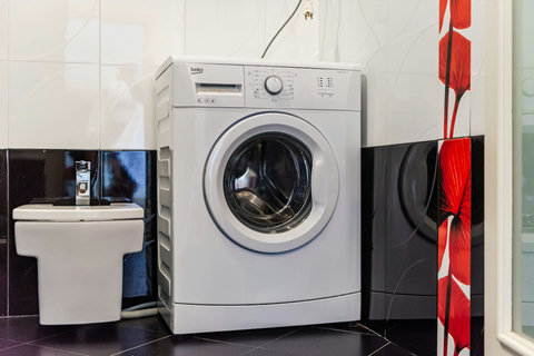 Bathroom 3 (Ensuite to Bedroom 3 | Ground floor)