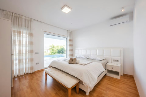 Bedroom 4 - Double room (King size | Ground floor)