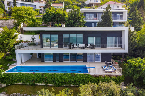 View of the villa (Center)