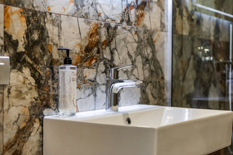 Bathroom 4 (Ensuite to Bedroom 4 | Ground floor)