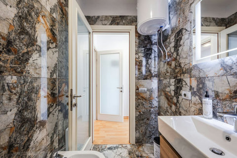 Bathroom 4 (Ensuite to Bedroom 4 | Ground floor)