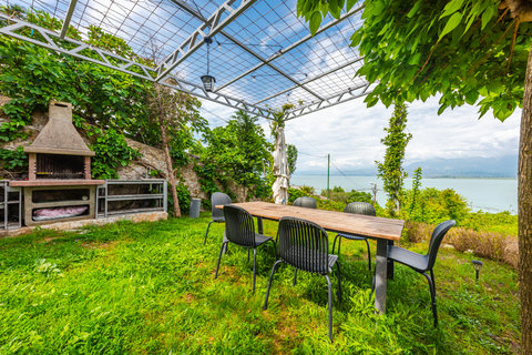 BBQ area and outside dining area