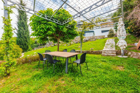 BBQ area and outside dining area