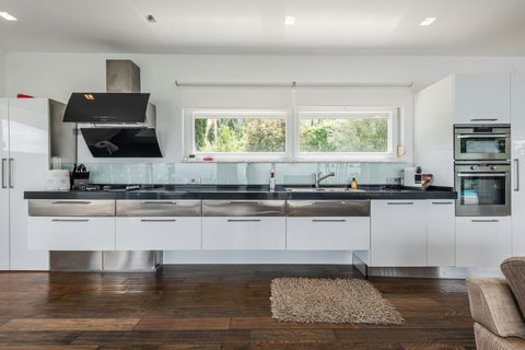 Fully-equipped kitchen