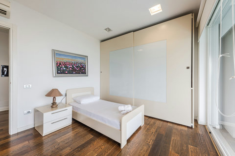 Bedroom 4 with a single bed (First floor)