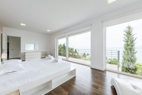 Bedroom 1 with a king bed  (First floor)