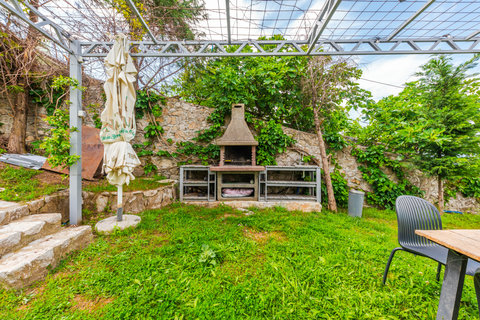 BBQ area and outside dining area