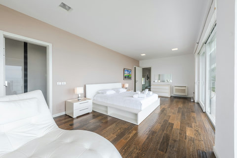 Bedroom 1 with a king bed  (First floor)