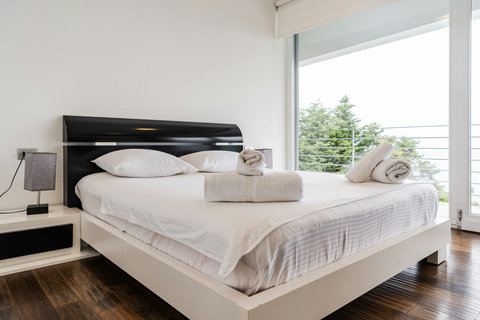 Bedroom 3 with a king bed (First floor)