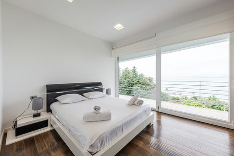 Bedroom 3 with a king bed (First floor)