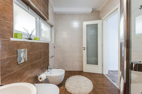 Bathroom 3 (Ensuite to Bedroom 3 | Ground floor)