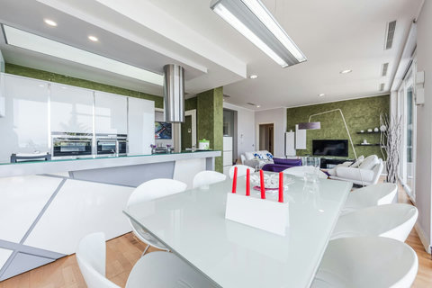 Dining Area (First Floor)