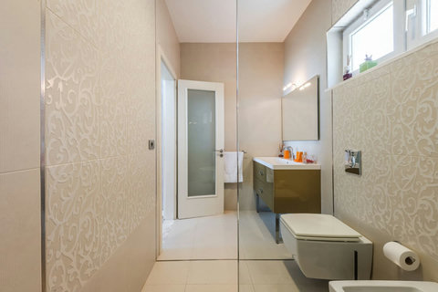 Bathroom 1 (Ensuite to Bedroom 1 | First floor)