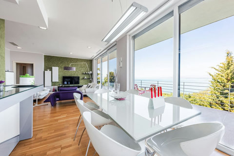 Dining Area (First Floor)